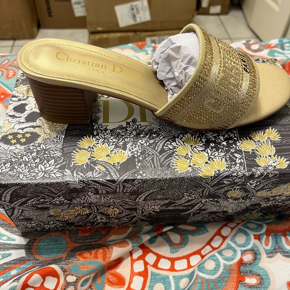 Dior Elegant Gold Slide Sandals - Picture 5 of 8